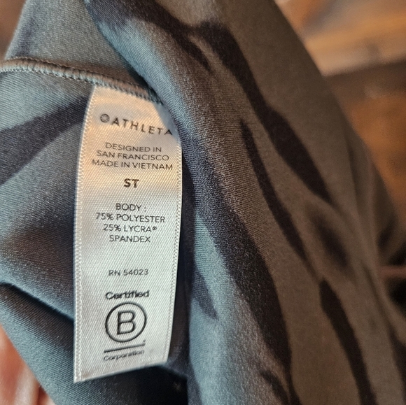 Athleta Salutation Stash Pocket II 7/8 Tight Leggings in Black and Gray Zebra ST - Picture 2 of 5